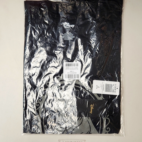 ❤️NWT VINTAGE TORRID TEE - DISNEY ALICE IN WONDERLAND CAMEO TOP - PLUS SIZE - Picture 6 of 14